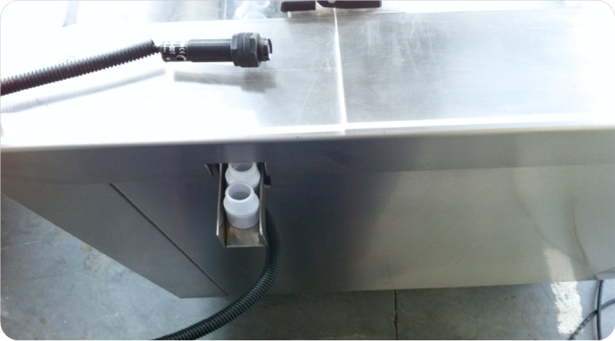Robotyczna maszyna do odkręcania butelek LP-120 Szybki przełącznik rozmiaru butelek 20-100 ml dla linii wypełniania butelek 20ml-100ml