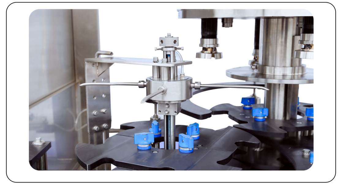 PLC sterowana rotacyjna automatyczna maszyna do pokrywania śruby 8 głowica 50ML-1000ML Max 9000 BPH